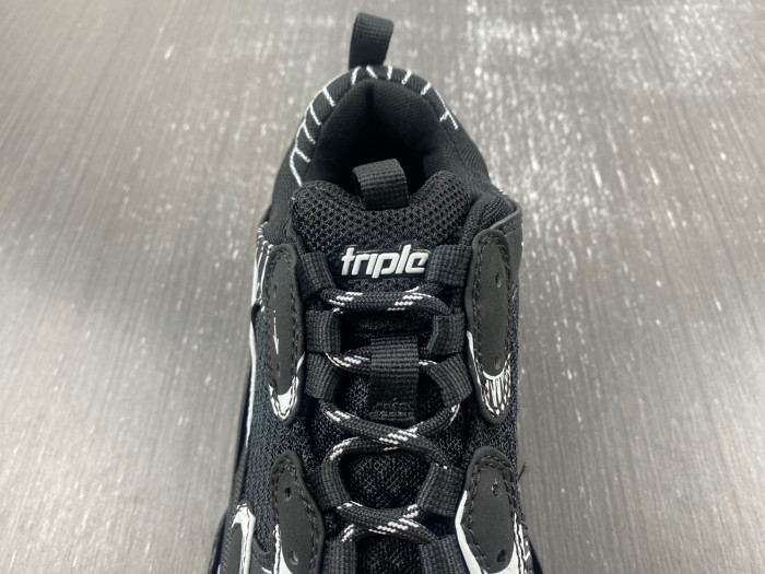 Balenciaga TRIPLE S SNEAKER 8000099
