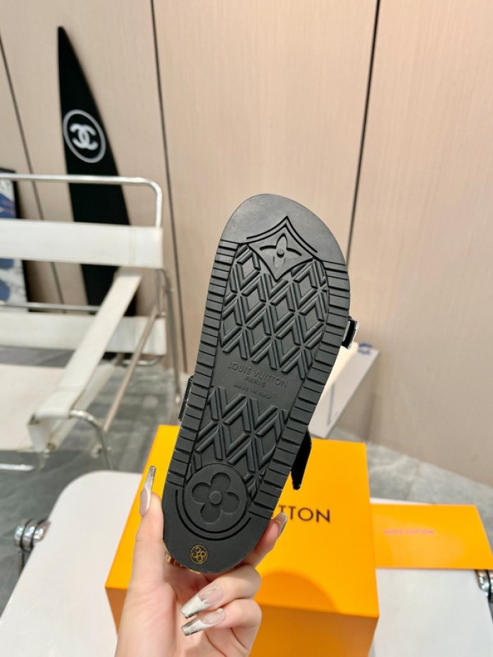 L&V sandal 183
